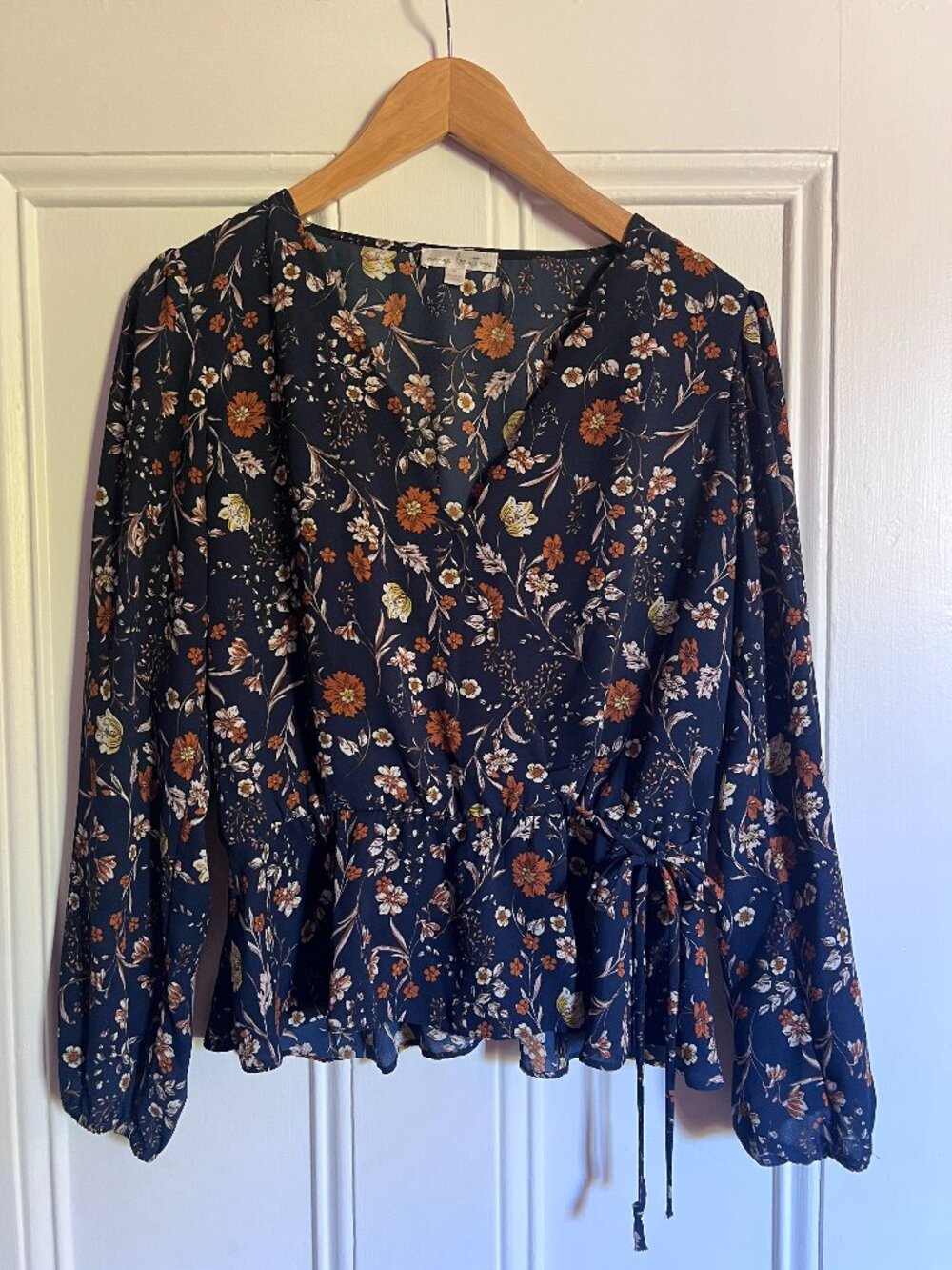 Nine Britton Navy Floral Long Sleeve Peplum Blouse Sz Medium